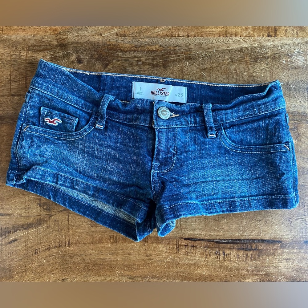 Hollister Women/Juniors Low Rise Jean Shorts Size 1 or 25